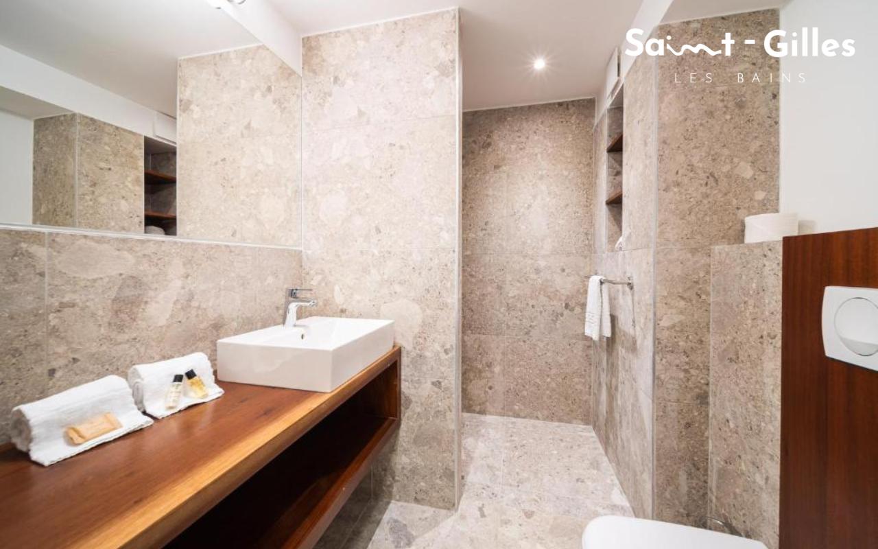 Salle de bains de la résidence Tropic Appart Hôtel à Saint-Gilles Les Bains à La Réunion