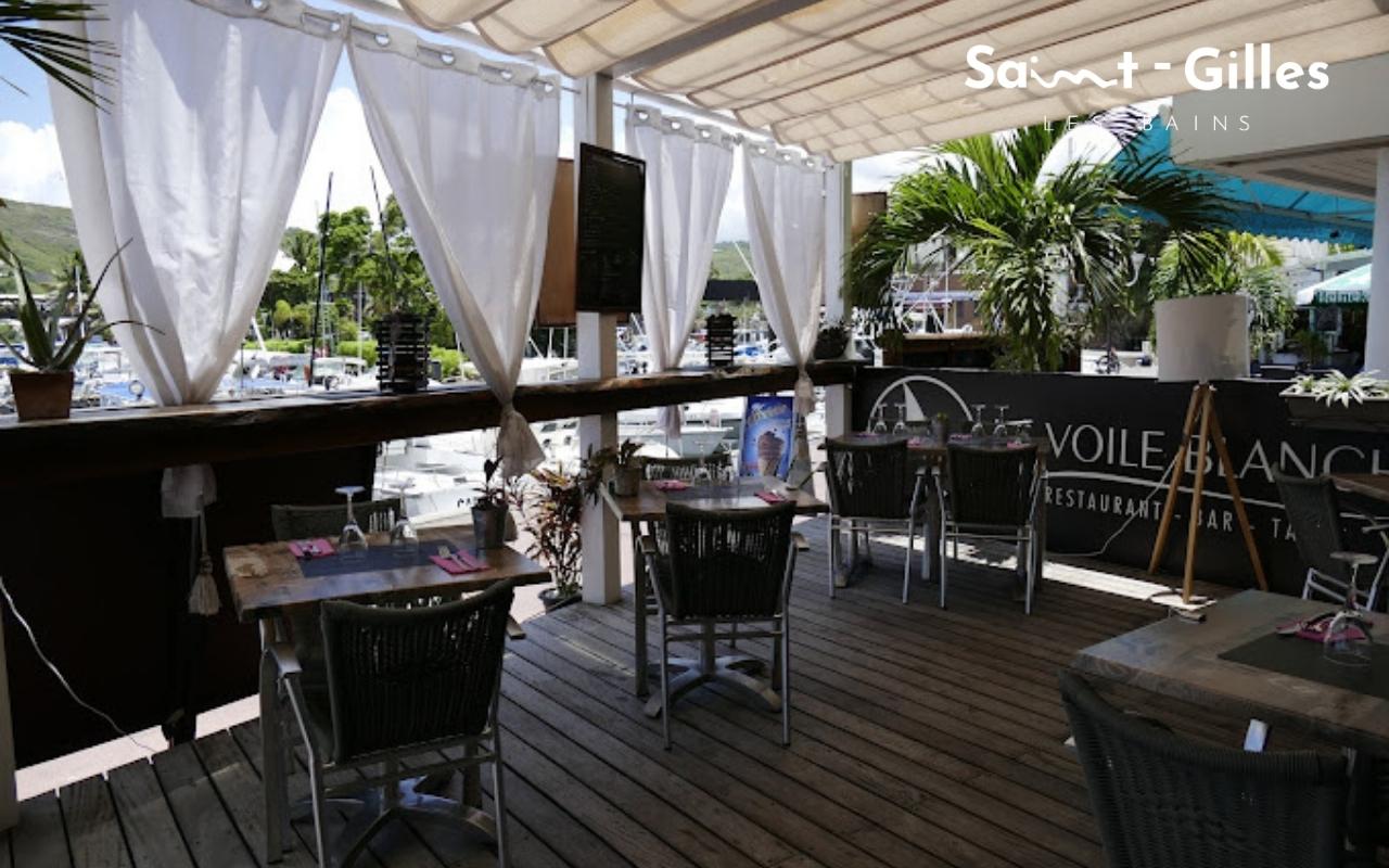 Terrasse du restaurant La Voile Blanche à Saint-Gilles Les Bains à La Réunion