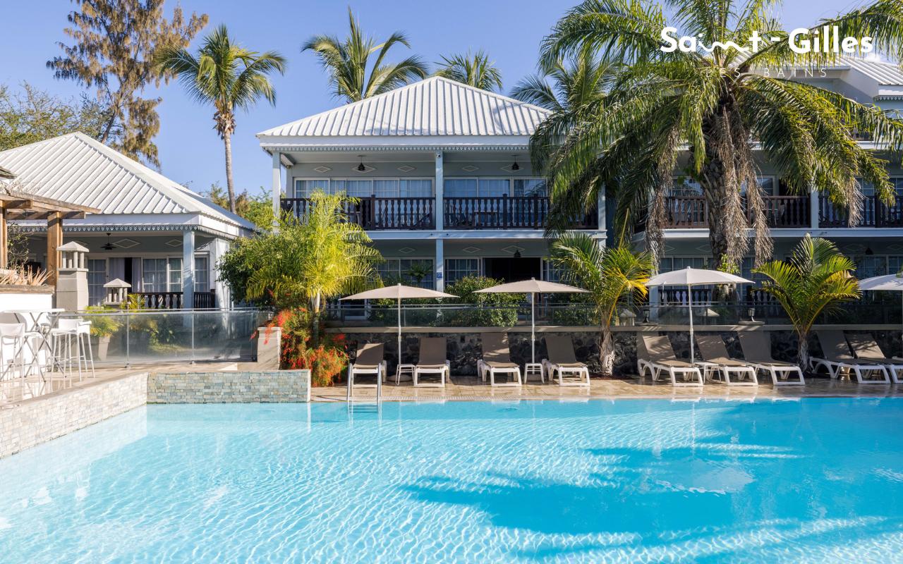 Façade avec piscine à l'hôtel Les Créoles à Saint-Gilles Les Bains à La Réunion