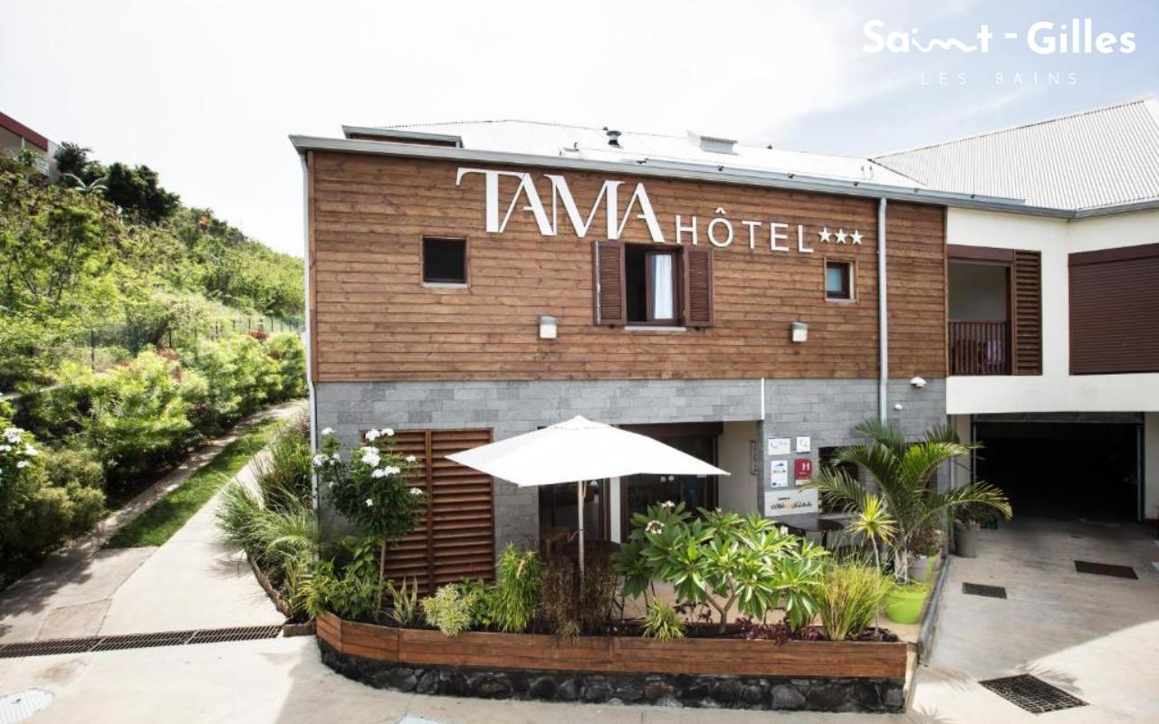 Façade extérieur de l'hôtel Tama à Saint-Gilles Les Bains