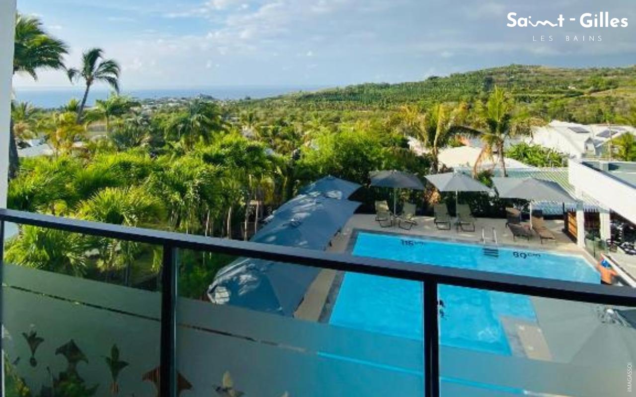 Vue piscine à Saint-Gilles Les Bains dans l'hôtel Latitude 21 à La Réunion