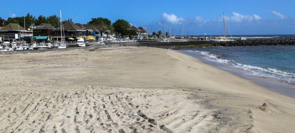 reprofilage plage des Roches Noires à saint Gilles les bains
